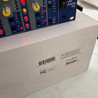 Focusrite ISA 828 MkII 8-Channel Mic Preamp 2020 - Present - Blue image 7