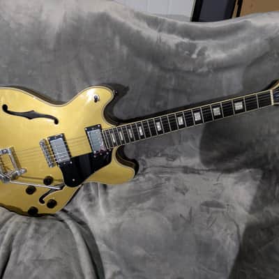 Schecter Corsair 2020 - Present - Gold Top w. TKL Hardshell Case image 1