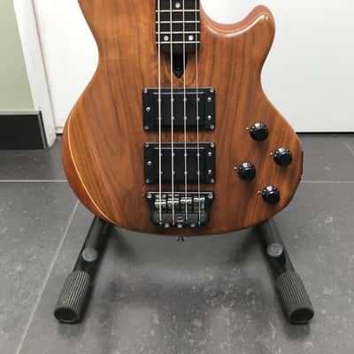 Wal MKII 1996 Walnut facing image 5