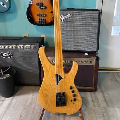 Lightwave C4 Classica Fretless Bass mid-2000 Natural image 1