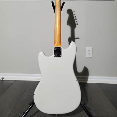 Vintage Fender Mustang 1965 - Olympic White Over Daphne Blue image 2