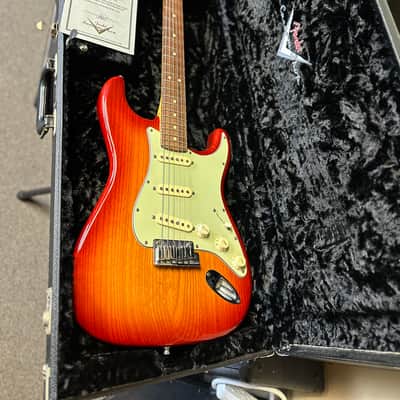 Fender Custom Shop Deluxe Stratocaster - Cherry burst image 6