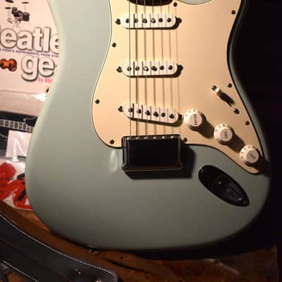 Fender Stratocaster Beatles Gear FSR 2001 Sonic Blue image 3