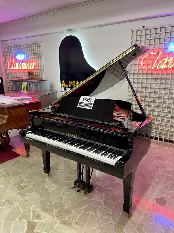 Yamaha PIANOFORTE A MEZZA CODA G2 NERO image 1