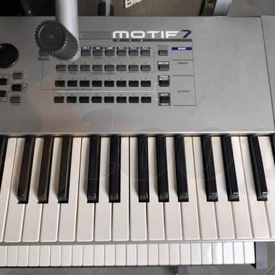 Yamaha MOTIF 7 workstation image 2