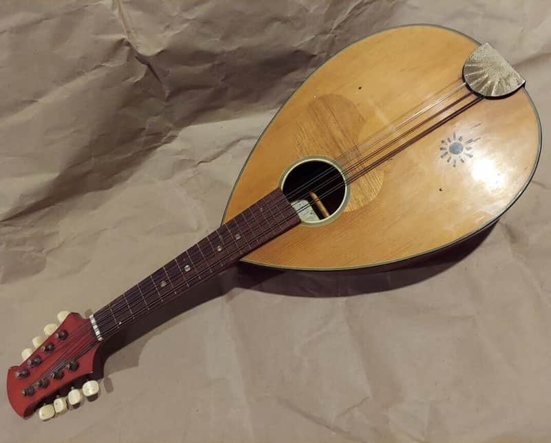 Suzuki Mandolin Model 601, Japan, 1970, Good condition, needs re-gluing image 1