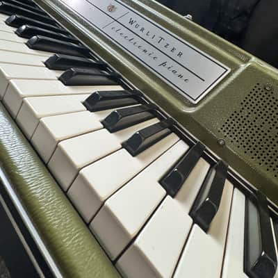 Wurlitzer 200A 64-Key Electric Piano 1974 - 1983 - Avocado Green image 4