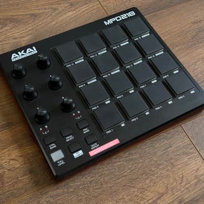 Akai MPD218 2015 - Present - Black image 5