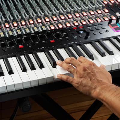 M-Audio Oxygen Pro 61 61-Key USB Powered MIDI Controller with Smart Controls and Auto-Mapping image 6