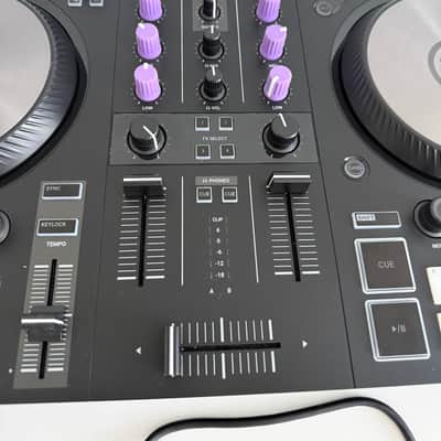 Native Instruments Traktor Kontrol S2 MK3 2018 - Black image 6