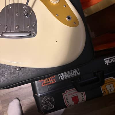 Squier J Mascis Jazzmaster with Laurel Fretboard 2018 - Present - Vintage White image 2