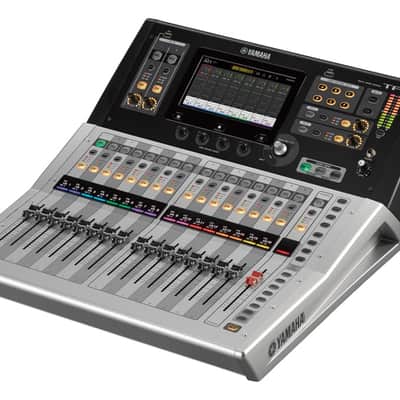 YAMAHA 16+1 Fader Digital Audio Console