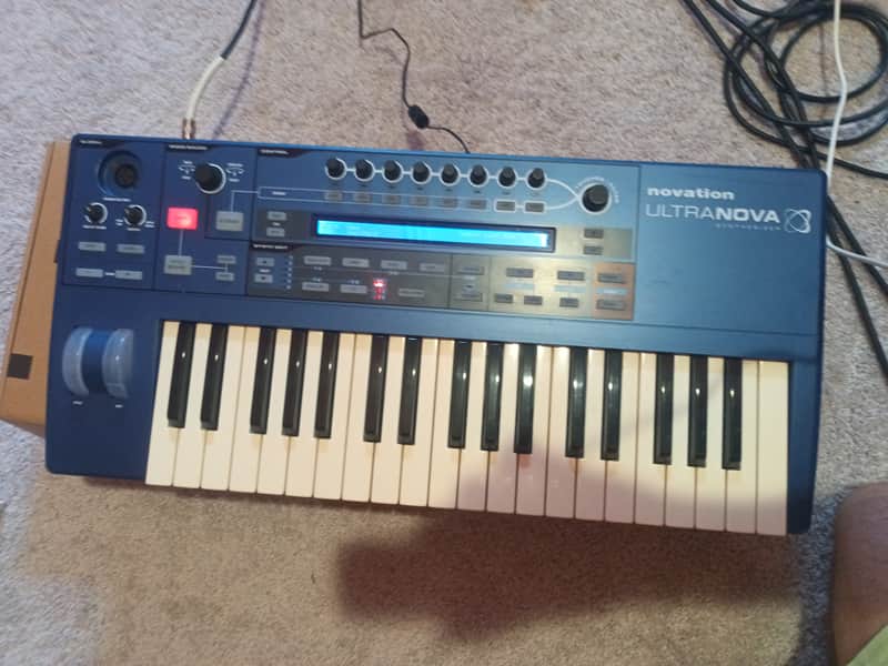 Novation UltraNova 37-Key 20-Voice Synthesizer 2010 - Blue