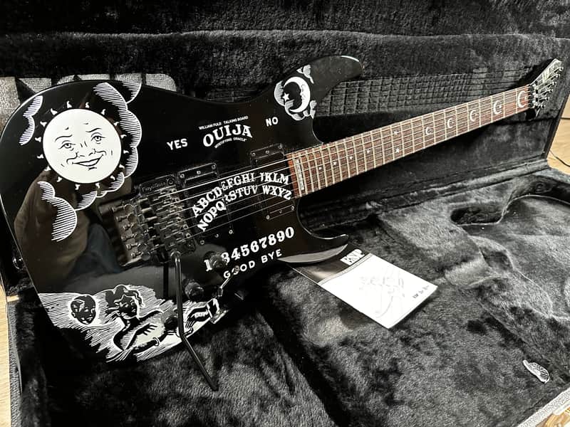OUIJA blacklブラックメタル Gifticuffs KirkHammett-Metallica Replica guitar keychain - Black