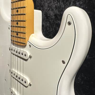 Fender Player Stratocaster Maple Fretboard 2018 Polar White MIM Electric Guitar image 6