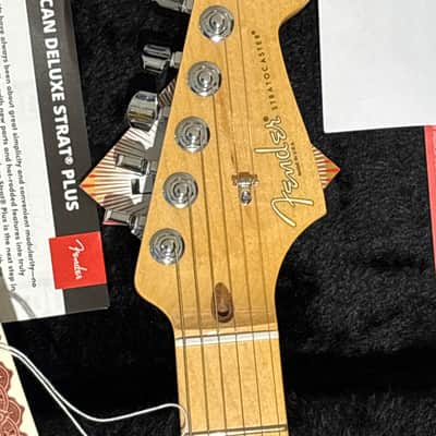 Fender Deluxe Plus Stratocaster 2016 - Metallic Sunburst image 4