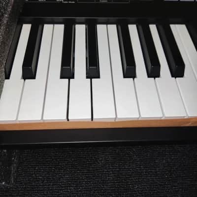 Novation Launchkey 88 MKIII MIDI Keyboard Controller 2022 - Present - Black image 5