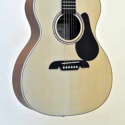 Alvarez Regent Series RF26 Folk/OM Acoustic Guitar with Gig Bag image 2
