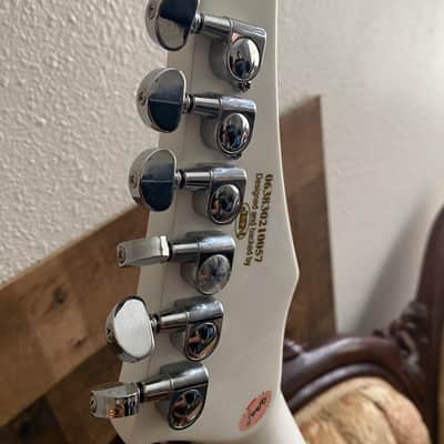 Firefly Buckethead KFC Flying V 2024-2025 - Glossy white image 6