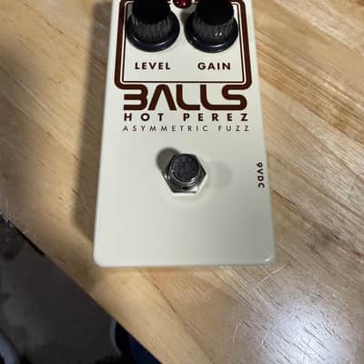 Balls Effects Hot Perez - Assymetric Fuzz 2025 - cream image 1