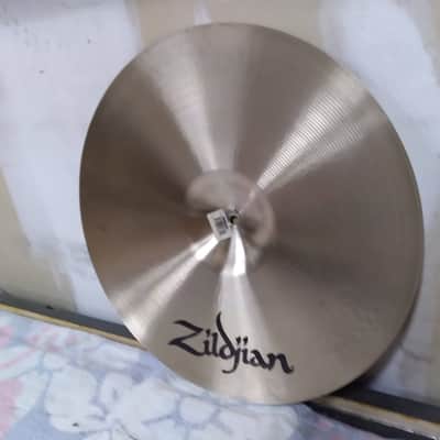 Zildjian 18" A Series Medium Thin Crash Cymbal 1982 - 2012 - Traditional image 10