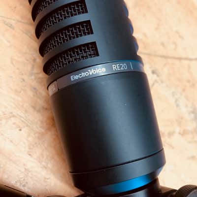 Electro-Voice RE20 Variable-D Dynamic Cardioid Broadcasting Microphone -Black image 2