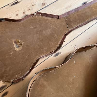 1960s Gibson Faux Alligator Chipboard Guitar Case in Terrible Condition image 6