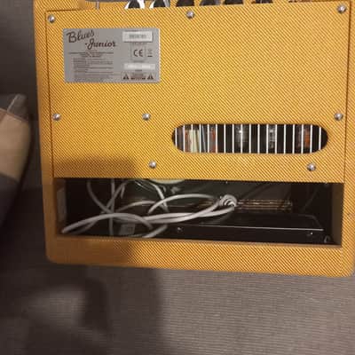Fender Blues Junior Lacquered Tweed 15-Watt 1x12" Guitar Combo 2016 - Present - Lacquered Tweed image 3
