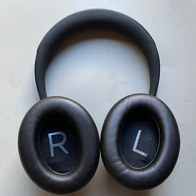 Bose Headphones 700 Wireless Noise Canceling with charging case (Read) image 4