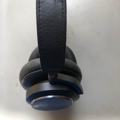 Bang & Olufsen Beoplay H9i Wireless Headphones image 6