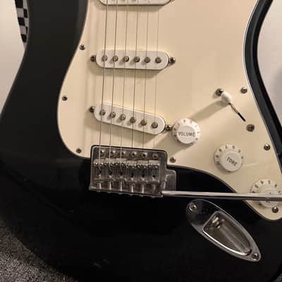 Fender Mexican Stratocaster w/bag & accessories image 2
