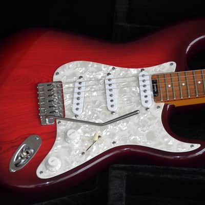 Blade Levinson RH Strat-style guitar*sounds/plays/looks really great! Top quality made in Japan ca.1992/93*has handmade passive Leosounds PU's*fine trem with roller bridges*frets are 100%*1799€ imagen 4