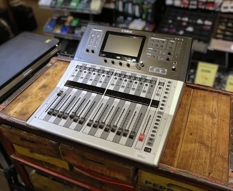 Yamaha TF1 40 Input Digital Mixing Console 2015 - Present - Grey / Black image 1