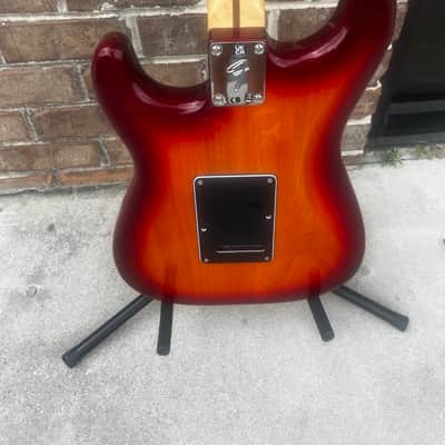 Fender Player Strat Plus TOP MN 2023 - Cherry Burst image 5