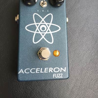 Resonant Electronic Design Field Effects Acceleron Fuzz 2013 Blue Metal image 1