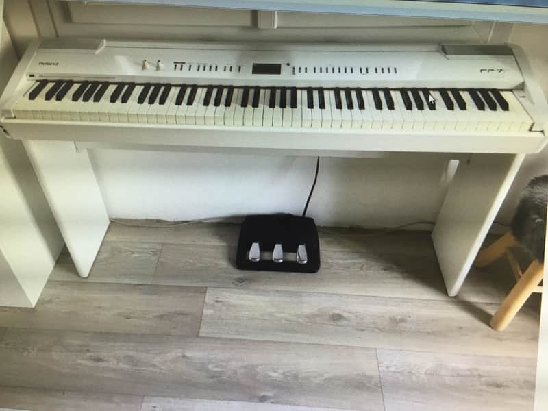 Roland Fp7-F 2012 Blanc image 1