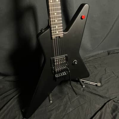 EVH Star Limited Edition Stealth Black with Black Hardware AND EVH Gigbag image 4