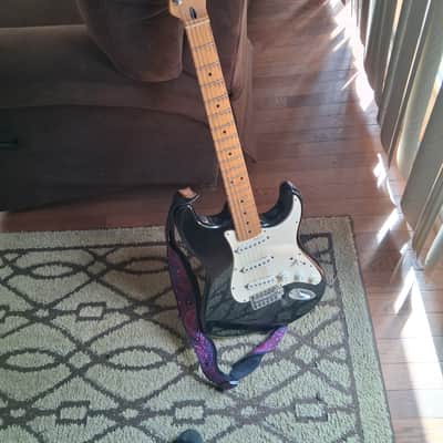 Fender  Standard  stratocaster 1997 2001 - Black image 1