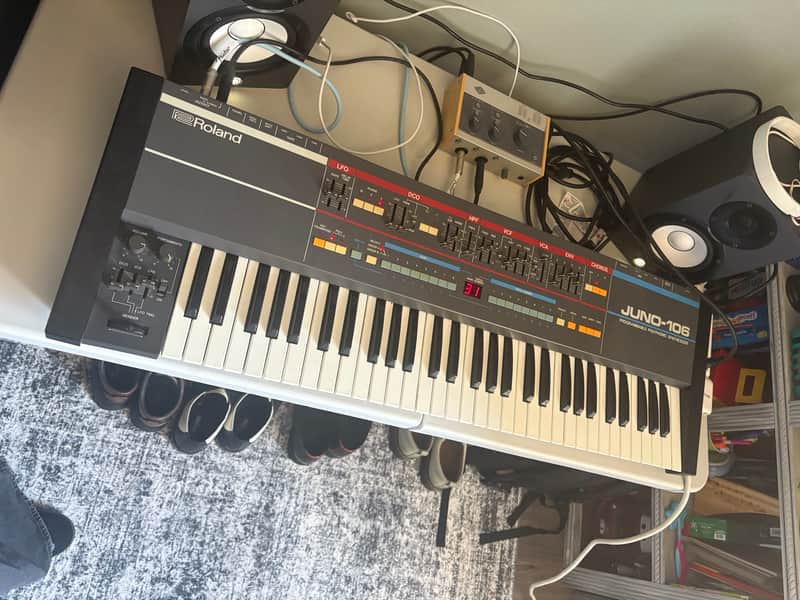 Roland Juno-106 61-Key Programmable Polyphonic Synthesizer 1984 - 1985 - Black image 1