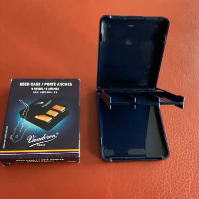 Comprar Porta Palheta Vandoren VRC620 para Sax Alto - 6 palhetas - a partir de R$355,79