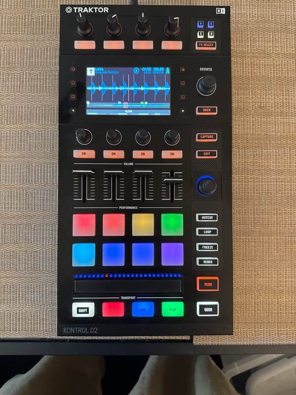 Native Instruments Traktor Kontrol D2 2010s - Black image 1
