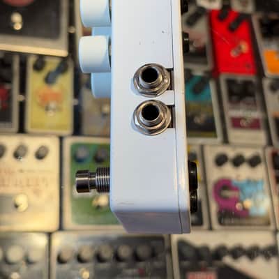 Electro-Harmonix Canyon - White image 2