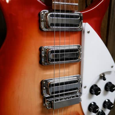 Rickenbacker 350/V63 2022 - Fireglo image 12