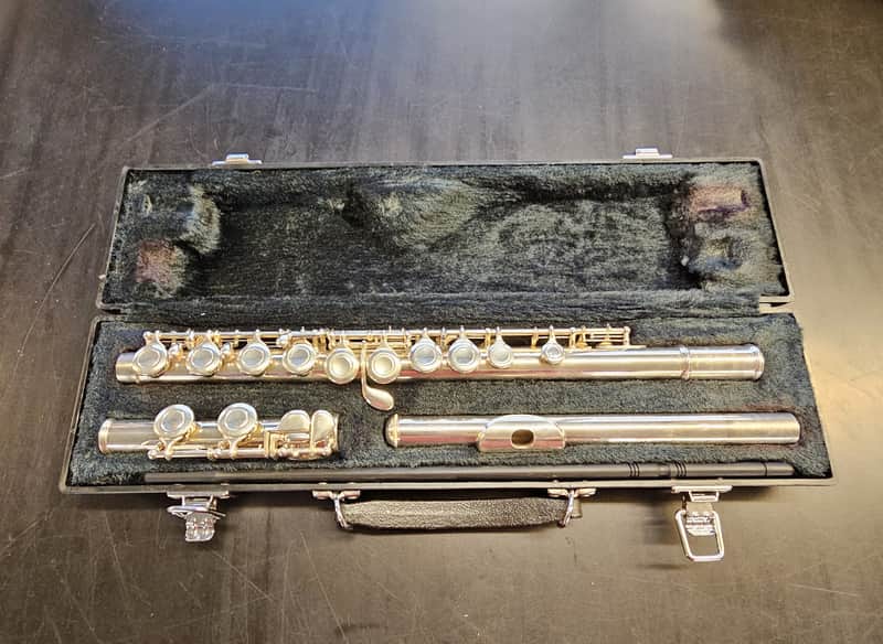 Yamaha YFL-221 Student Flute - Silver w/ case image 1