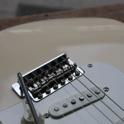 NEW MODEL FENDER "Vintera III Late '60s Stratocaster, Maple Fingerboard, Olympic White" GIGBAG, 3, 75 KG image 10