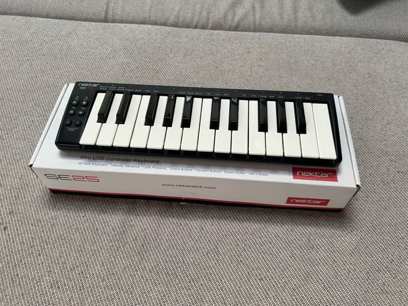 Nektar SE25 USB MIDI Keyboard Controller 2012 - Black image 1