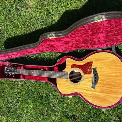 Taylor 414ce V-Class Ovangkol with Expression 2 Electronics and Taylor hardshell case 414ce - gloss image 5