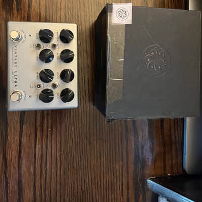 Darkglass Electronics Vintage Ultra v2 with Aux Input 2019 - Present - Silver image 1