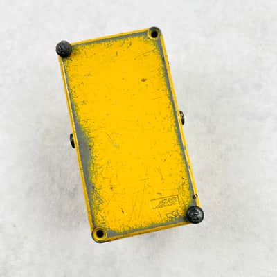 MXR MX-104 Script Distortion + 1977 - Yellow image 6