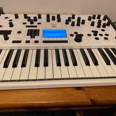 Modal Electronics 001 Hybrid Digital / Analog 2-Voice Synthesizer 2010s - White image 3